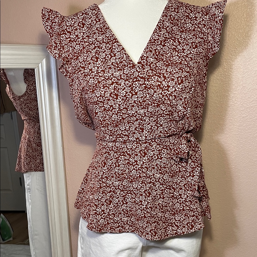Monteau Los Angeles Floral Wrap Top XL (Fits Small) Flutter Sleeve‎